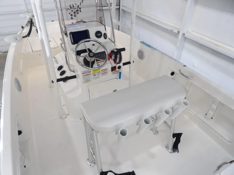 Slide: The Image of Bayliner Trophy 18 2022 - 15