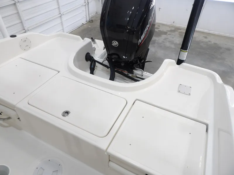 Slide: The Image of Bayliner Trophy 18 2022 - 17