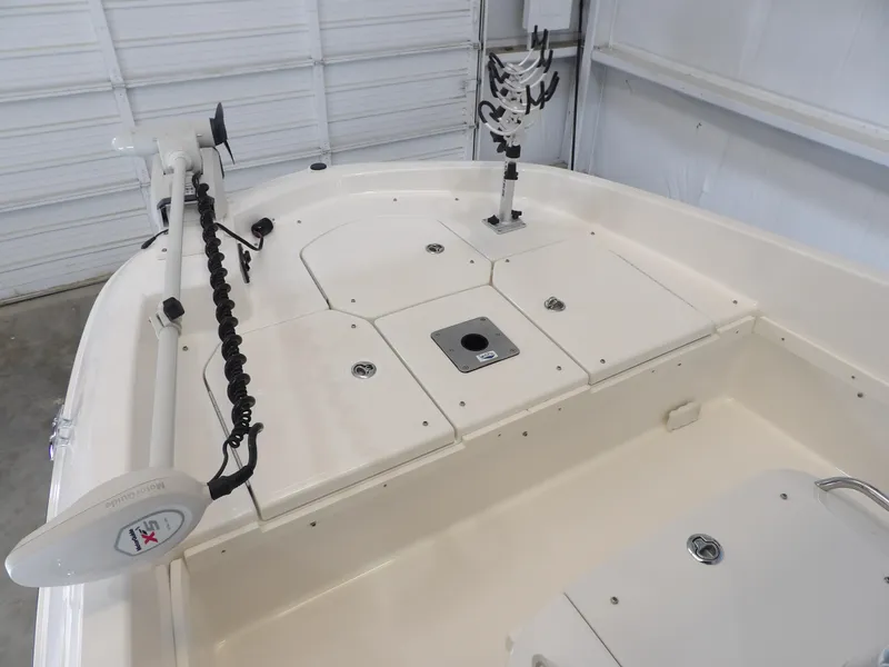 Slide: The Image of Bayliner Trophy 18 2022 - 9