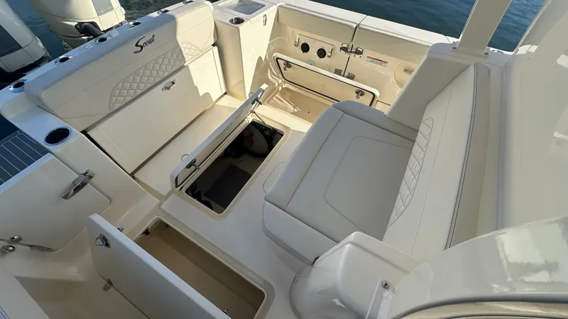 Slide: The Image of Scout 330 LXF 2026 - 16