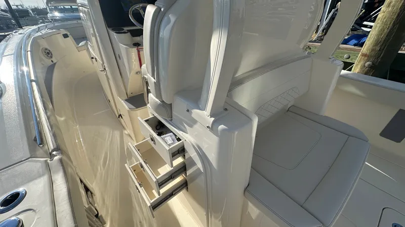 Slide: The Image of Scout 330 LXF 2026 - 21
