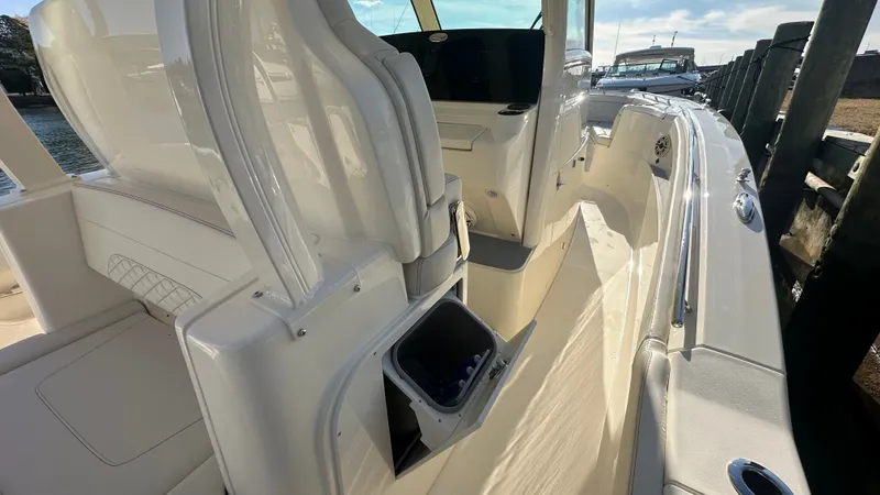 Slide: The Image of Scout 330 LXF 2026 - 22