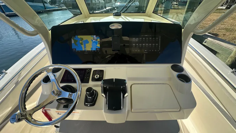 Slide: The Image of Scout 330 LXF 2026 - 27