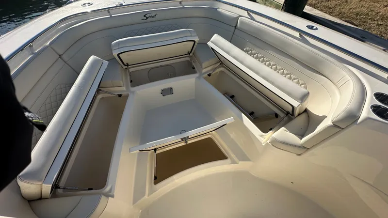 Slide: The Image of Scout 330 LXF 2026 - 43