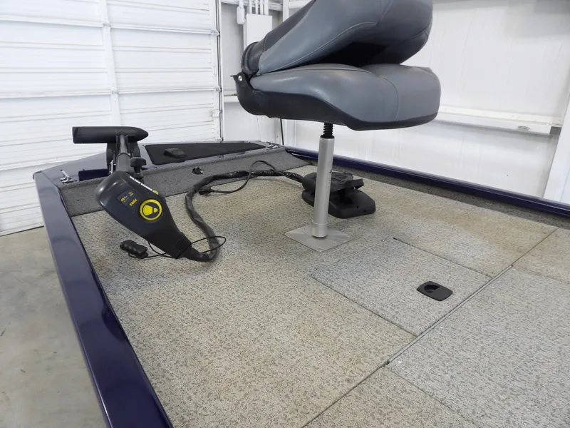 Slide: The Image of Tracker Pro 170 2020 - 10