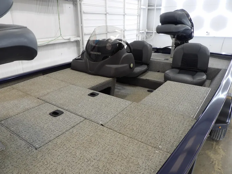 Slide: The Image of Tracker Pro 170 2020 - 11