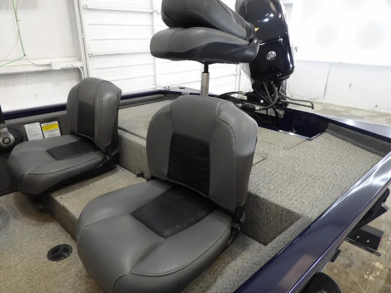 Slide: The Image of Tracker Pro 170 2020 - 14