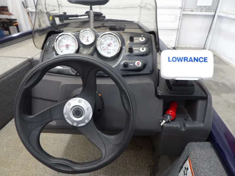 Slide: The Image of Tracker Pro 170 2020 - 17