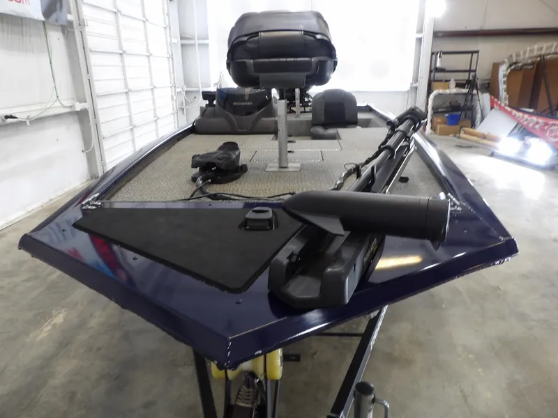 Slide: The Image of Tracker Pro 170 2020 - 5