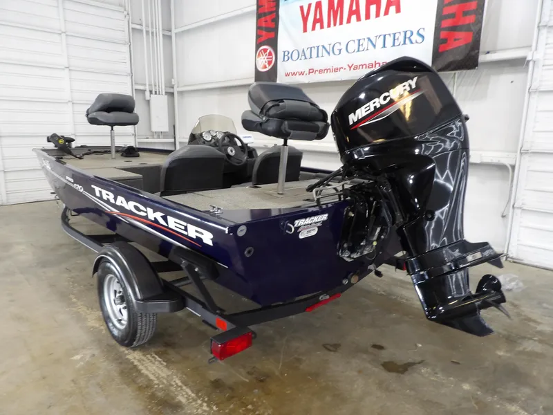 Slide: The Image of Tracker Pro 170 2020 - 7