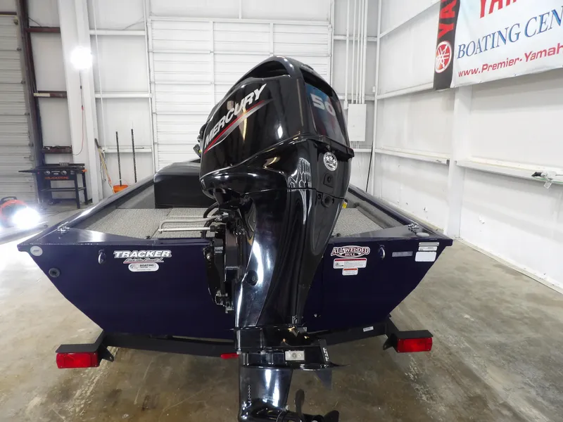 Slide: The Image of Tracker Pro 170 2020 - 8