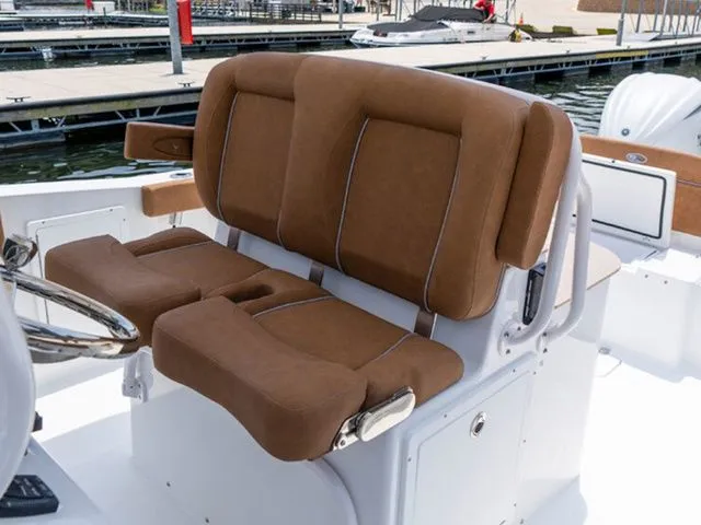 Slide: The Image of Sea Hunt Ultra 305 SE 2026 - 16