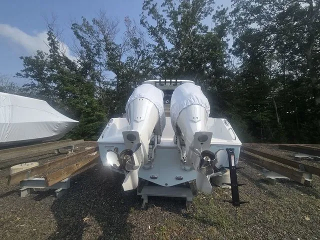 Slide: The Image of Sea Hunt Ultra 305 SE 2026 - 3