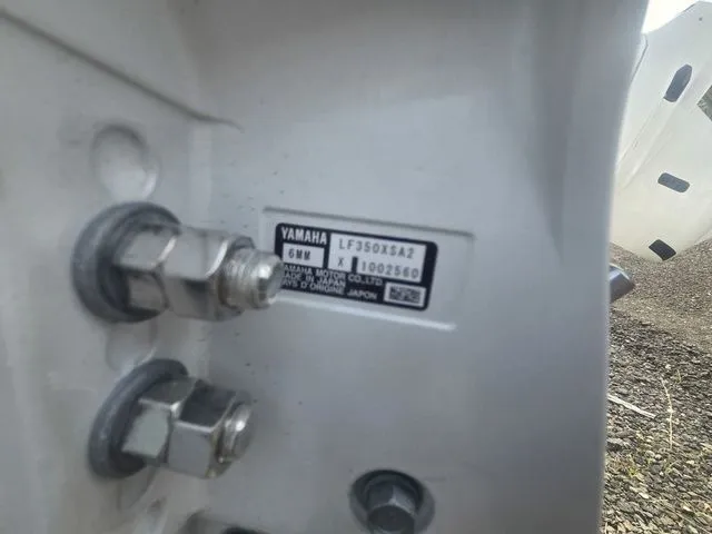 Slide: The Image of Sea Hunt Ultra 305 SE 2026 - 4