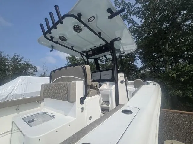 Slide: The Image of Sea Hunt Ultra 305 SE 2026 - 6