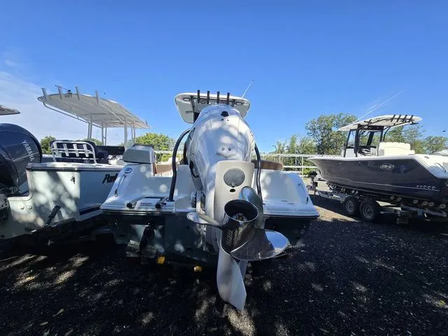 Slide: The Image of Sea Hunt Ultra 245 SE 2026 - 4