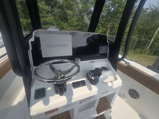 Slide: The Image of Sea Hunt Ultra 275 SE 2026 - 9