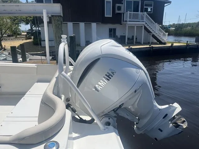 Slide: The Image of Sea Hunt Ultra 255 SE 2023 - 3