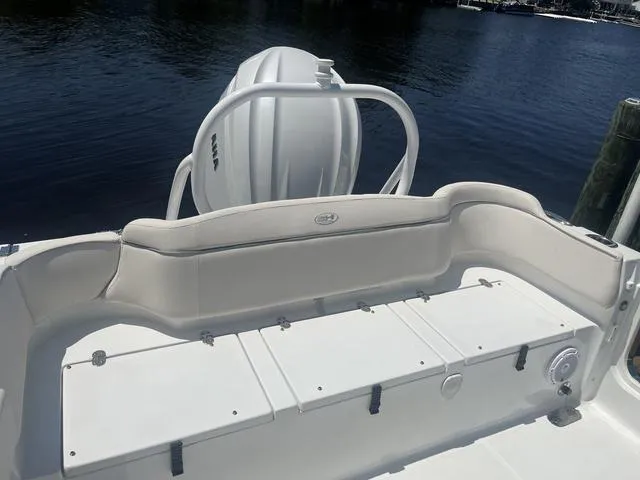 Slide: The Image of Sea Hunt Ultra 255 SE 2023 - 5