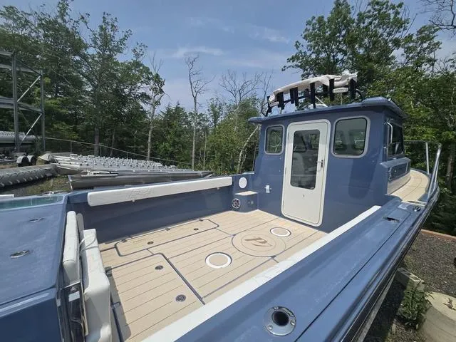 Slide: The Image of Parker 2420 Sport Cabin 2025 - 6