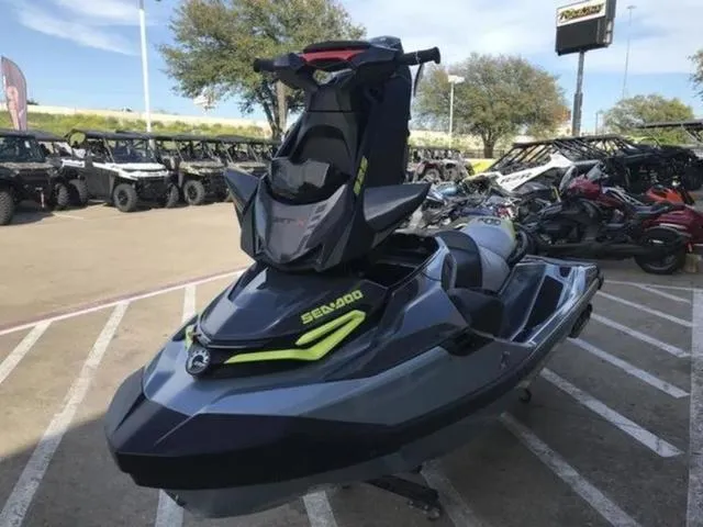 Slide: The Image of Sea-Doo RXT-X 2025 - 5