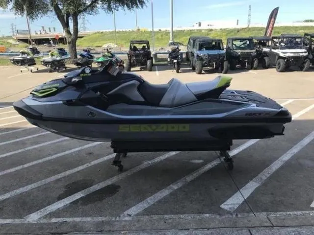 Slide: The Image of Sea-Doo RXT-X 2025 - 6