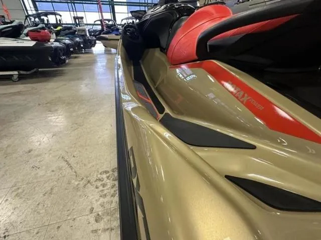 Slide: The Image of Sea-Doo RXT-X 2025 - 10