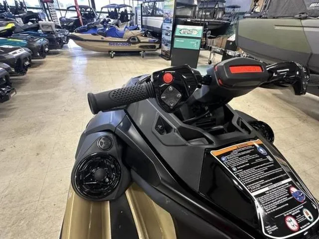 Slide: The Image of Sea-Doo RXT-X 2025 - 14