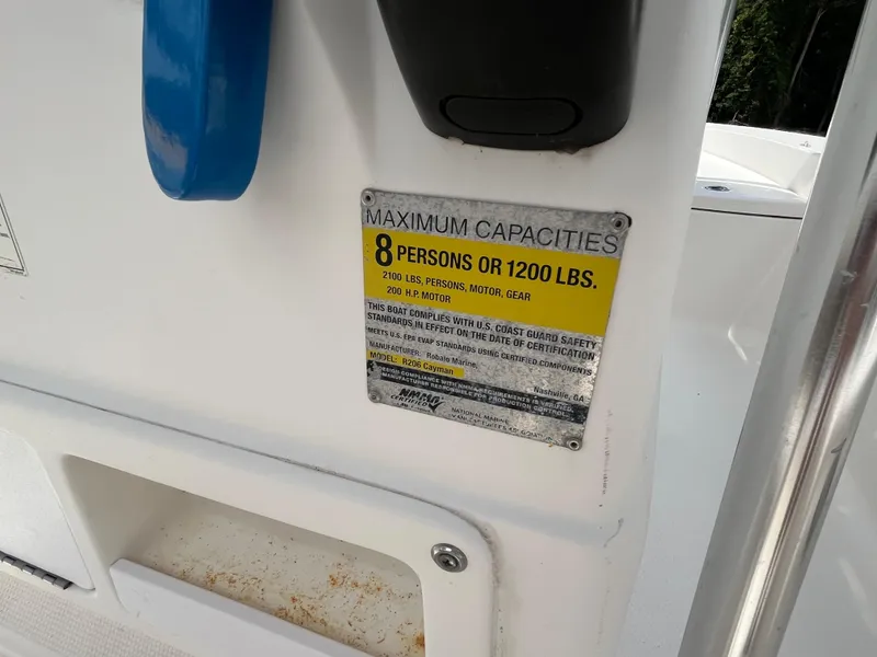 Slide: The Image of 2016 Robalo 206 Cayman capacity plate, maximum 8 persons or 1200 lbs. - 40