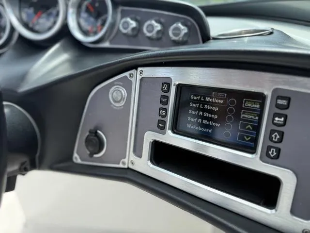 Slide: The Image of MasterCraft XT23 2017 - 12