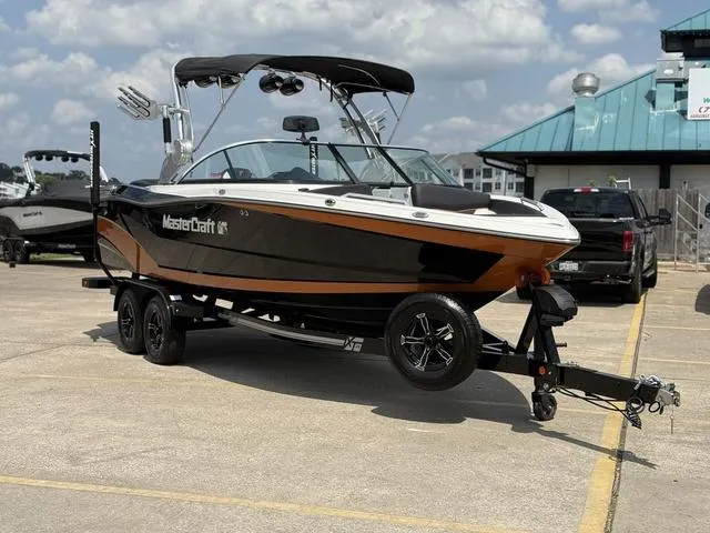 Slide: The Image of MasterCraft XT23 2017 - 17