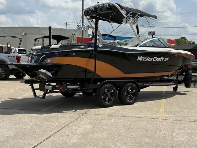 Slide: The Image of MasterCraft XT23 2017 - 19