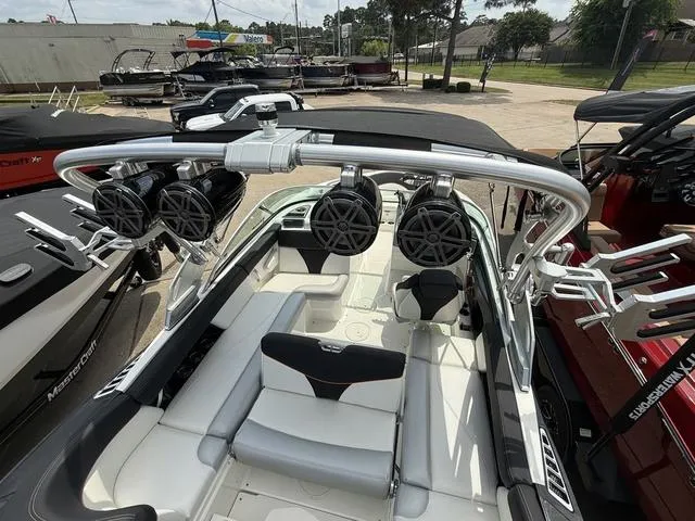 Slide: The Image of MasterCraft XT23 2017 - 5