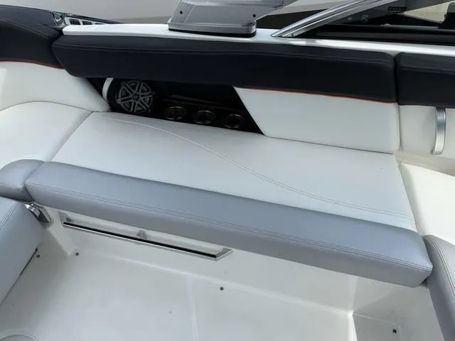 Slide: The Image of MasterCraft XT23 2017 - 8