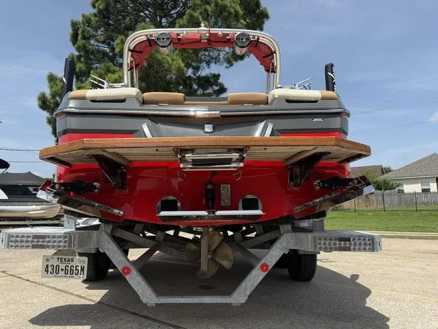 Slide: The Image of MasterCraft XT22 2021 - 10