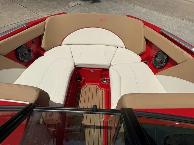 Slide: The Image of MasterCraft XT22 2021 - 11