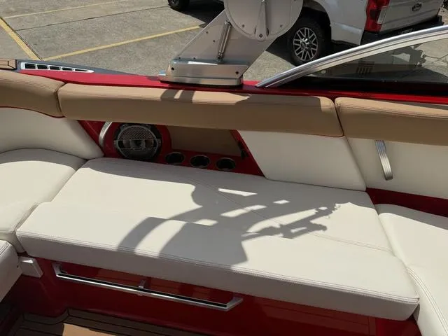 Slide: The Image of MasterCraft XT22 2021 - 16