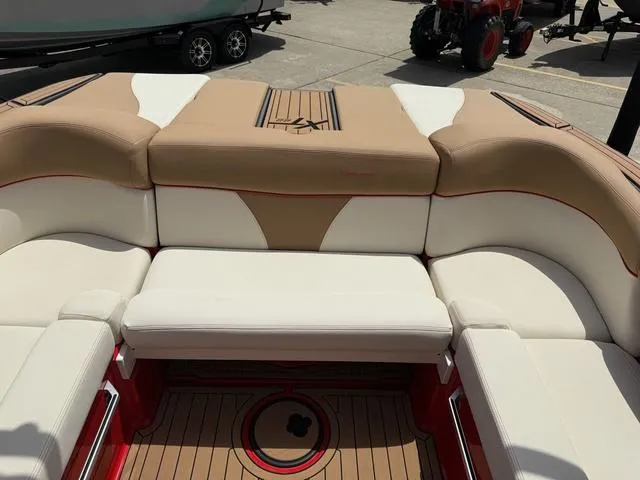 Slide: The Image of MasterCraft XT22 2021 - 17