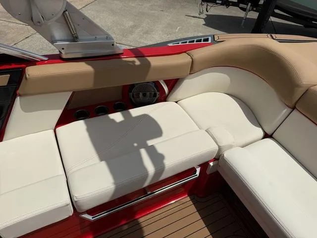 Slide: The Image of MasterCraft XT22 2021 - 18