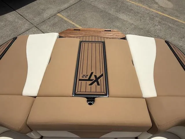 Slide: The Image of MasterCraft XT22 2021 - 19