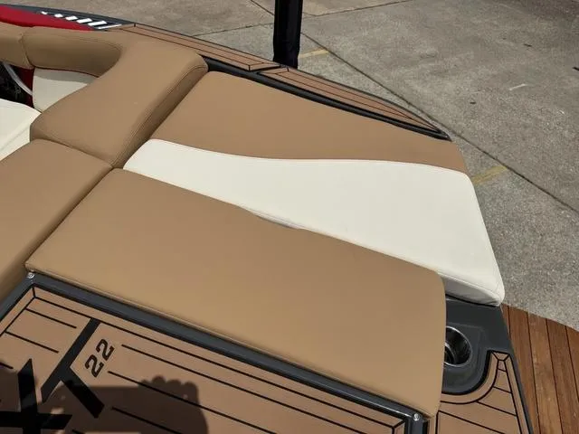 Slide: The Image of MasterCraft XT22 2021 - 20