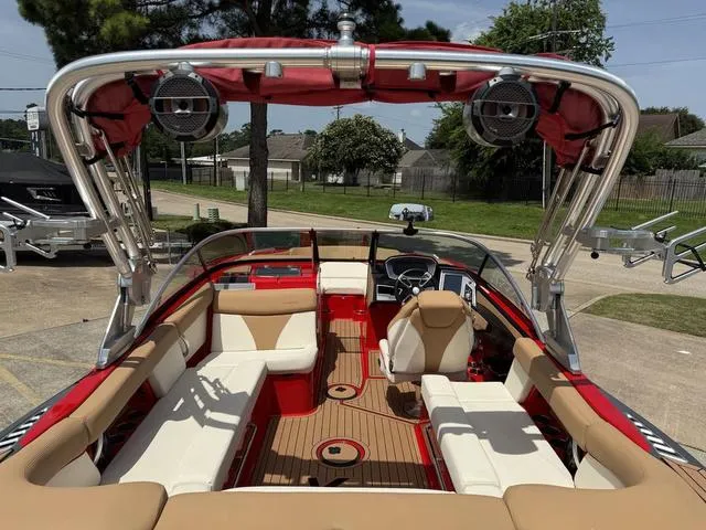 Slide: The Image of MasterCraft XT22 2021 - 3