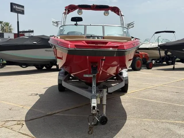 Slide: The Image of MasterCraft XT22 2021 - 5