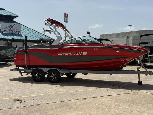 Slide: The Image of MasterCraft XT22 2021 - 7