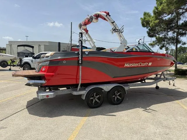 Slide: The Image of MasterCraft XT22 2021 - 8
