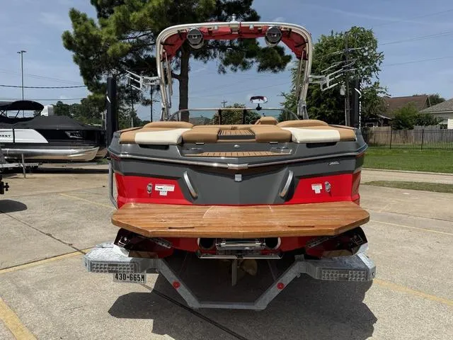 Slide: The Image of MasterCraft XT22 2021 - 9