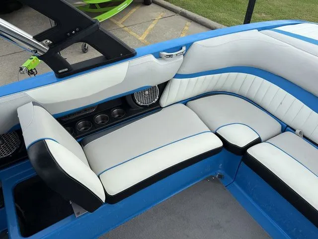 Slide: The Image of Malibu Wakesetter 24 MXZ 2014 - 11