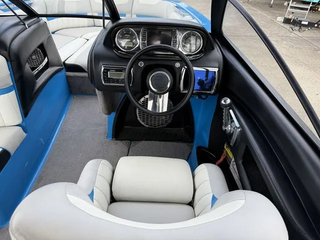 Slide: The Image of Malibu Wakesetter 24 MXZ 2014 - 12