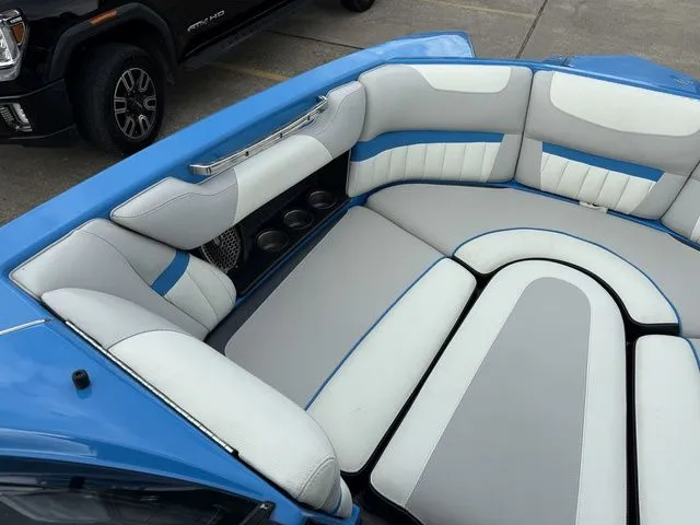 Slide: The Image of Malibu Wakesetter 24 MXZ 2014 - 15