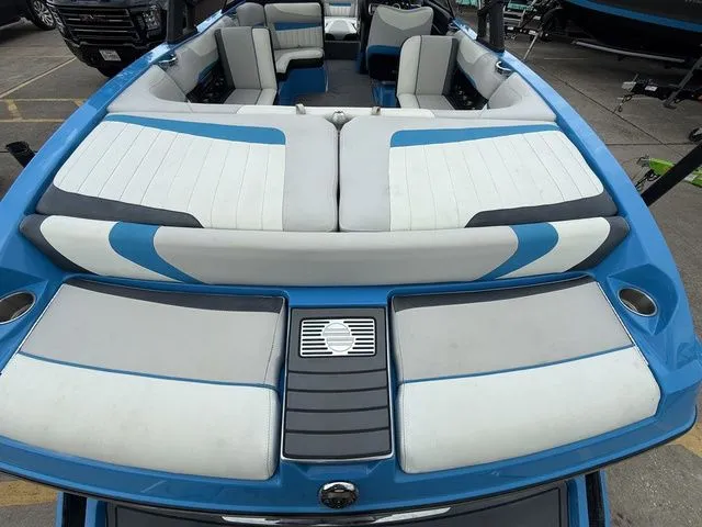 Slide: The Image of Malibu Wakesetter 24 MXZ 2014 - 17